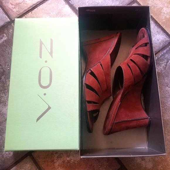 V.O.Z Rich brown suede Wedge Slide. - Picture 6 of 9